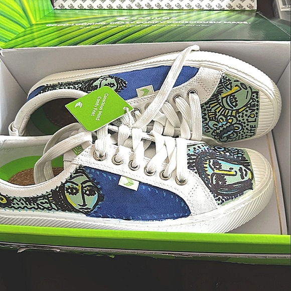 Cariuma Organic Custom Painted Athletic Shoes White Green Modernist Pop Art W9½ - Picture 2 of 5